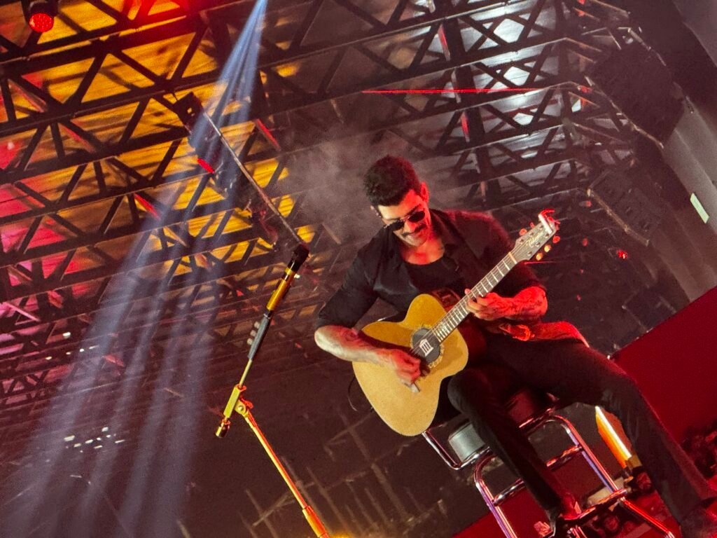 Público acompanha o show de Gusttavo Lima em Jaguariúna