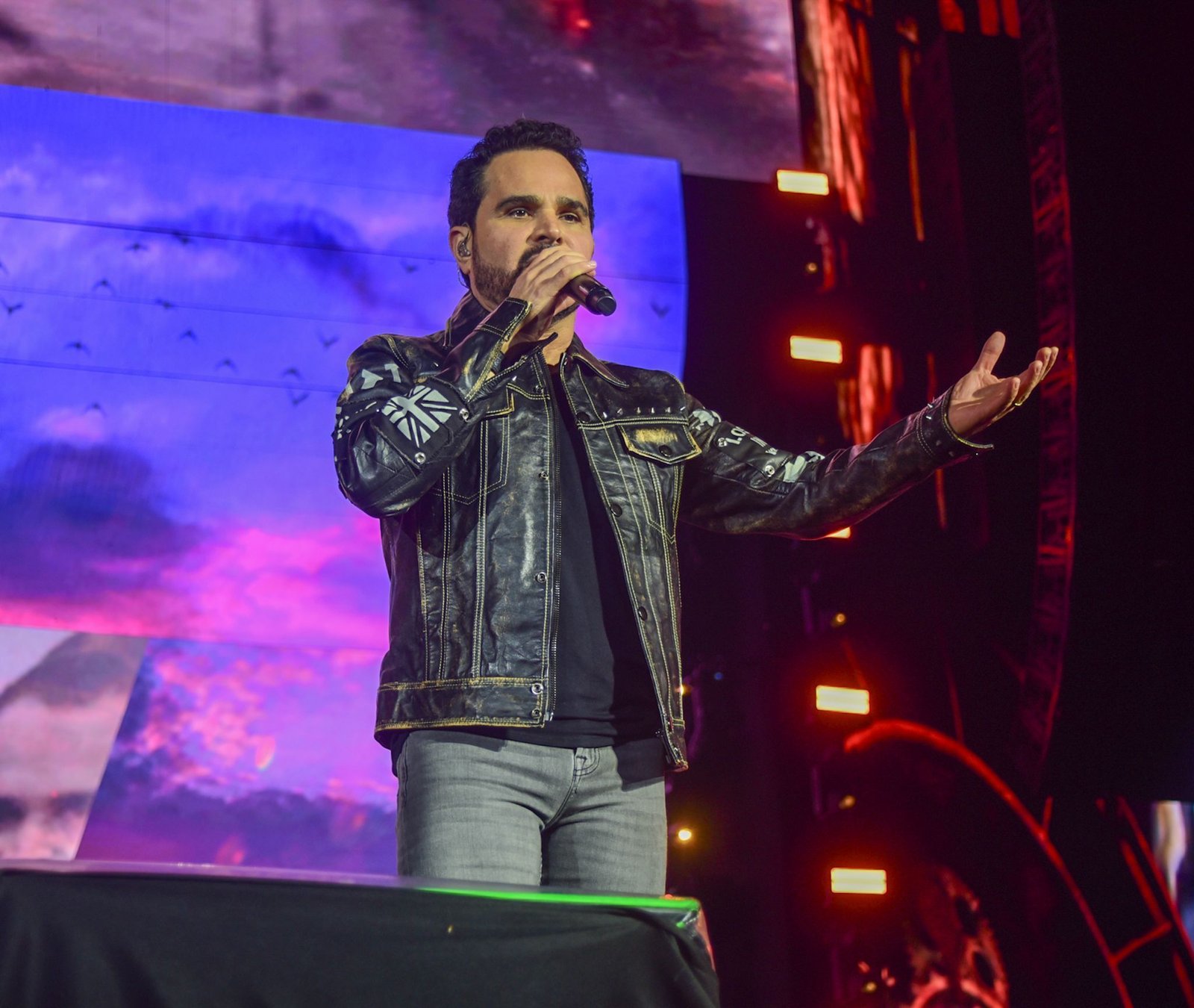 Luciano durante apresentação em Jaguariúna