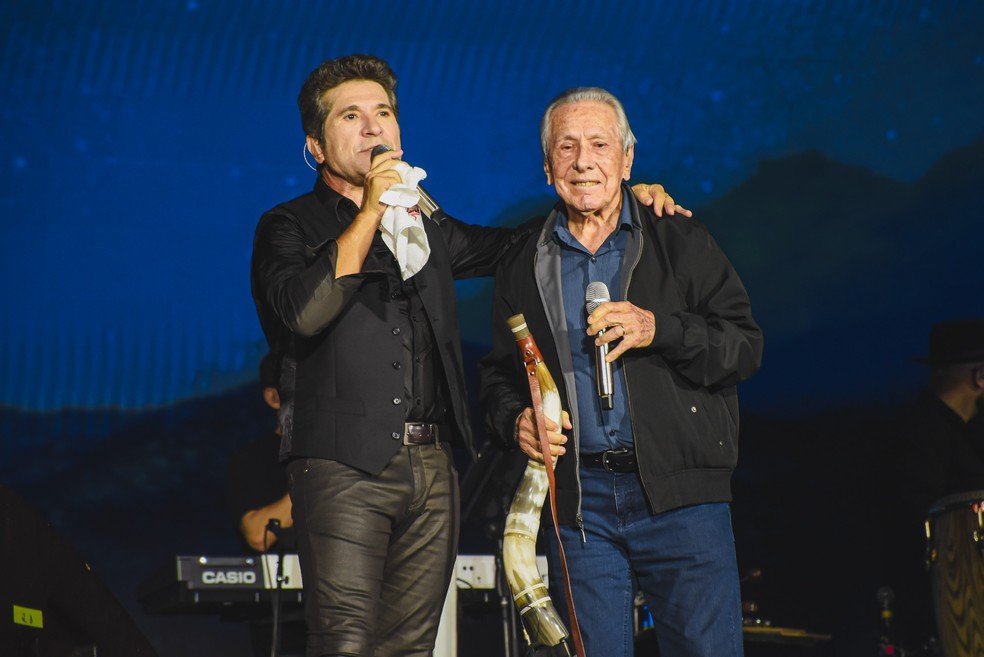 Daniel canta com o pai em Jaguariúna