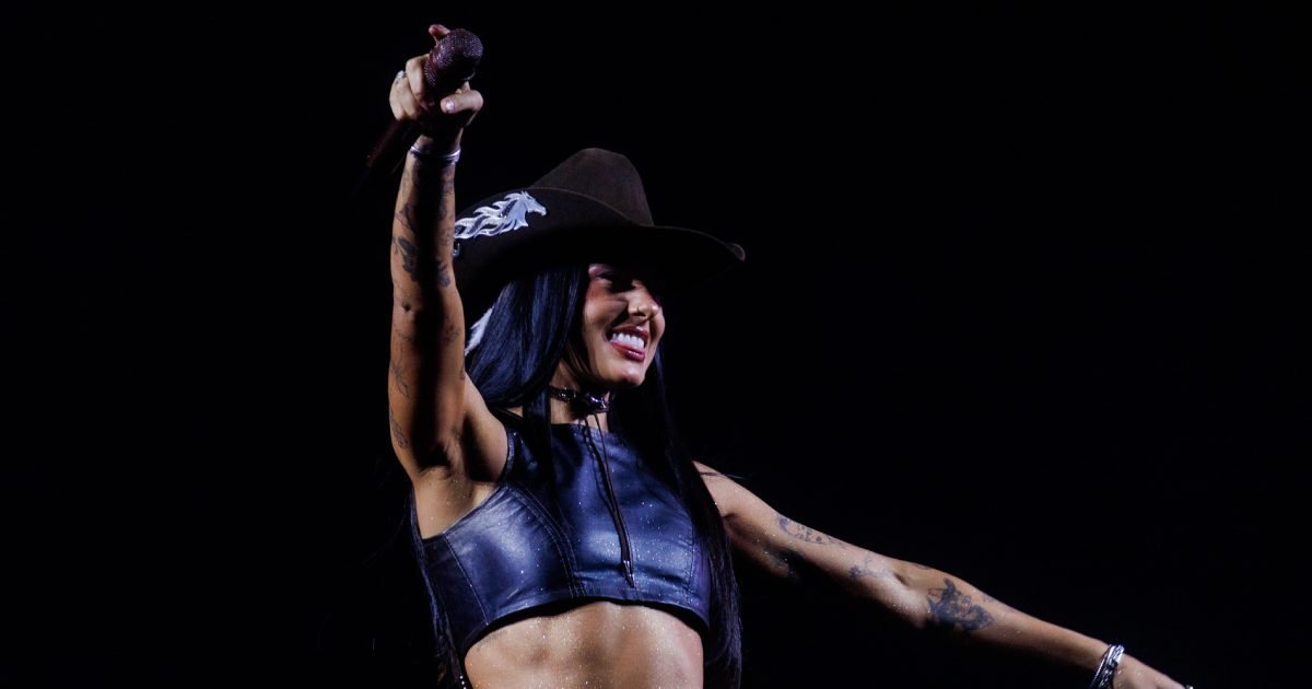 Ana Castela durante apresentação no Jaguariúna Rodeo Festival 2026